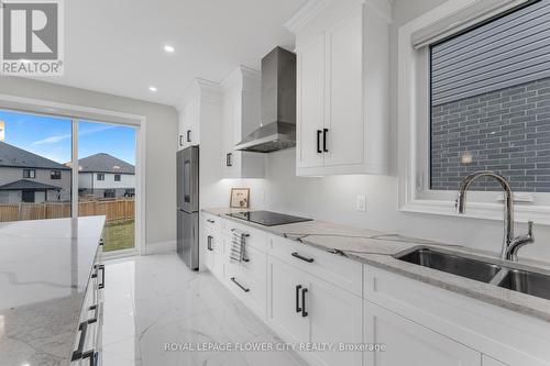 130 Birdie Court, Woodstock, ON - Indoor Photo Showing Kitchen With Double Sink With Upgraded Kitchen