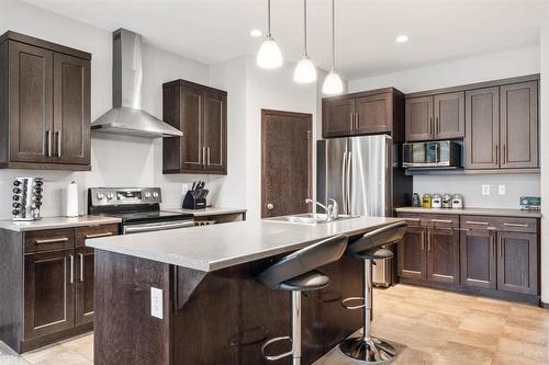 235 Lake Bend Road, Winnipeg, MB - Indoor Photo Showing Kitchen With Stainless Steel Kitchen With Upgraded Kitchen