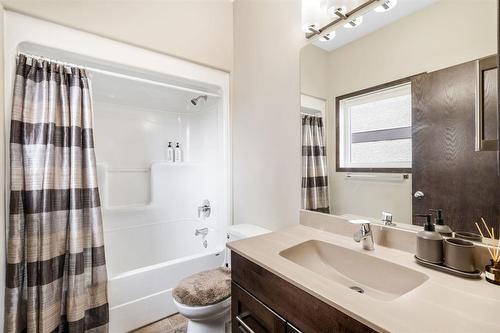 235 Lake Bend Road, Winnipeg, MB - Indoor Photo Showing Bathroom