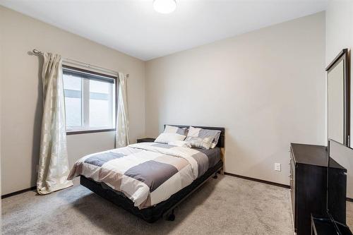 235 Lake Bend Road, Winnipeg, MB - Indoor Photo Showing Bedroom