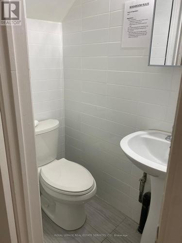 204 - 206 Carlton Street, Toronto, ON - Indoor Photo Showing Bathroom