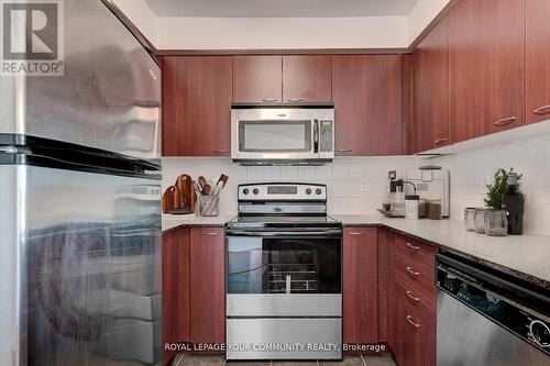 515 - 503 Beecroft Road, Toronto, ON - Indoor Photo Showing Kitchen