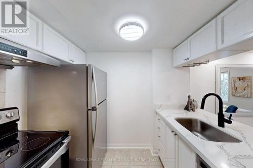 528 - 3 Everson Drive, Toronto, ON - Indoor Photo Showing Kitchen