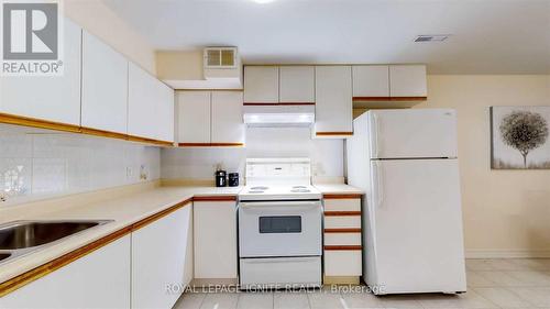 Bsmt - 5 Feeney Avenue, Toronto, ON - Indoor Photo Showing Kitchen