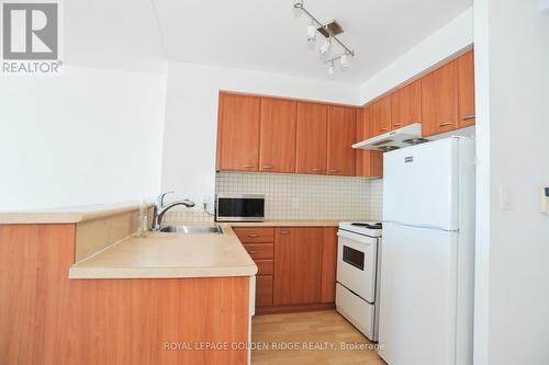 2908 - 36 Lee Centre Drive, Toronto, ON - Indoor Photo Showing Kitchen