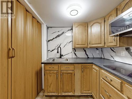 Bsmt - 348 Preston Drive, Oshawa, ON - Indoor Photo Showing Kitchen