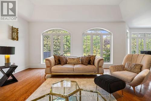 413 Coventry Hill Trail, Newmarket, ON - Indoor Photo Showing Living Room