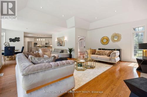 413 Coventry Hill Trail, Newmarket, ON - Indoor Photo Showing Living Room