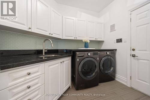 413 Coventry Hill Trail, Newmarket, ON - Indoor Photo Showing Laundry Room