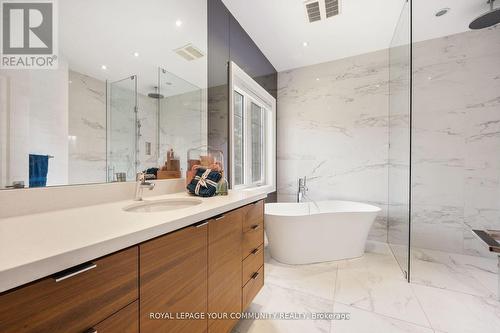 413 Coventry Hill Trail, Newmarket, ON - Indoor Photo Showing Bathroom