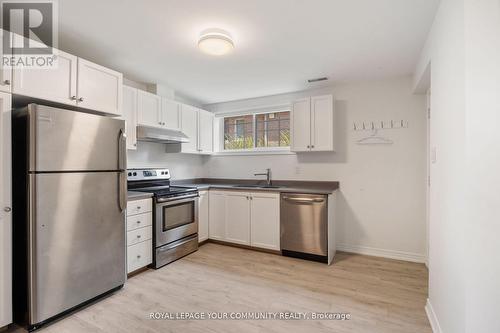 413 Coventry Hill Trail, Newmarket, ON - Indoor Photo Showing Kitchen