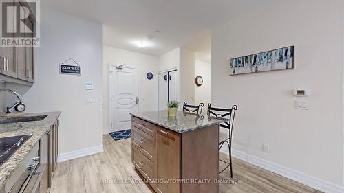 208 - 9085 Jane Street, Vaughan, ON - Indoor Photo Showing Kitchen