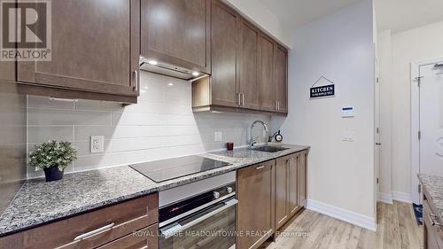 208 - 9085 Jane Street, Vaughan, ON - Indoor Photo Showing Kitchen