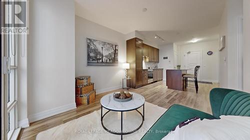 208 - 9085 Jane Street, Vaughan, ON - Indoor Photo Showing Living Room