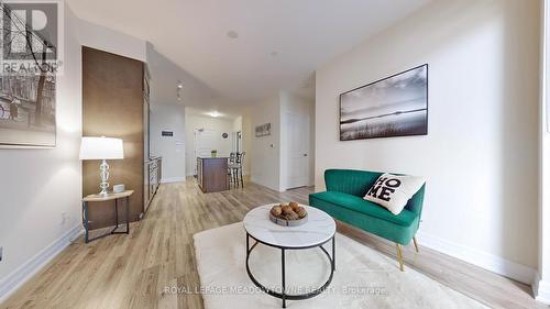 208 - 9085 Jane Street, Vaughan, ON - Indoor Photo Showing Living Room