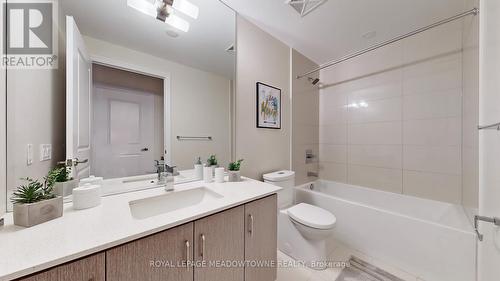 208 - 9085 Jane Street, Vaughan, ON - Indoor Photo Showing Bathroom