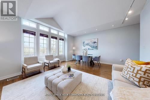 Main - 520 Stone Road, Aurora, ON - Indoor Photo Showing Living Room