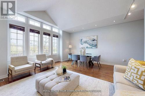 Main - 520 Stone Road, Aurora, ON - Indoor Photo Showing Living Room