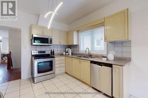 Main - 520 Stone Road, Aurora, ON - Indoor Photo Showing Kitchen With Double Sink