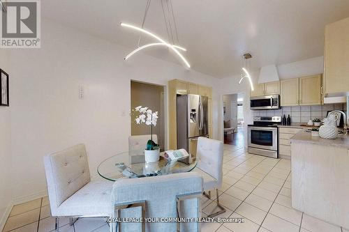 Main - 520 Stone Road, Aurora, ON - Indoor Photo Showing Kitchen