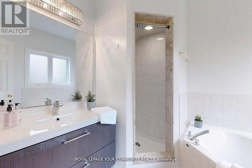 Main - 520 Stone Road, Aurora, ON - Indoor Photo Showing Bathroom