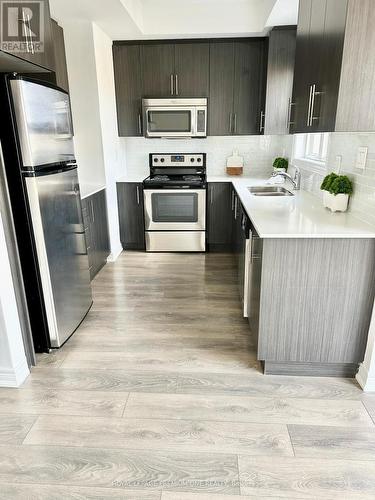 11 - 95 Kayla Crescent, Vaughan, ON - Indoor Photo Showing Kitchen With Double Sink With Upgraded Kitchen