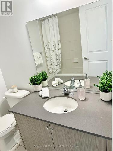 11 - 95 Kayla Crescent, Vaughan, ON - Indoor Photo Showing Bathroom