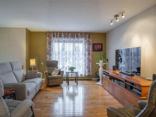 Living room - 345 30E Rue, Saint-Georges, QC - Indoor Photo Showing Living Room