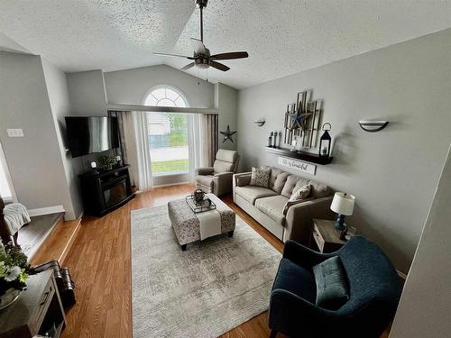 41 Clearwater Crescent, Dryden, ON - Indoor Photo Showing Living Room