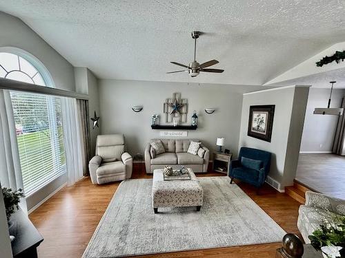 41 Clearwater Crescent, Dryden, ON - Indoor Photo Showing Living Room