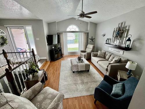 41 Clearwater Crescent, Dryden, ON - Indoor Photo Showing Living Room