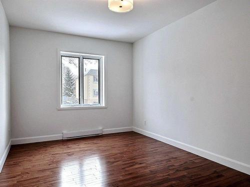 Master bedroom - 211 Av. Dresden, Mont-Royal, QC - Indoor Photo Showing Other Room