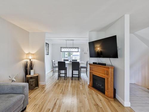 Living room - 529 Rue Arthur-Foucher, Repentigny (Le Gardeur), QC - Indoor Photo Showing Living Room With Fireplace