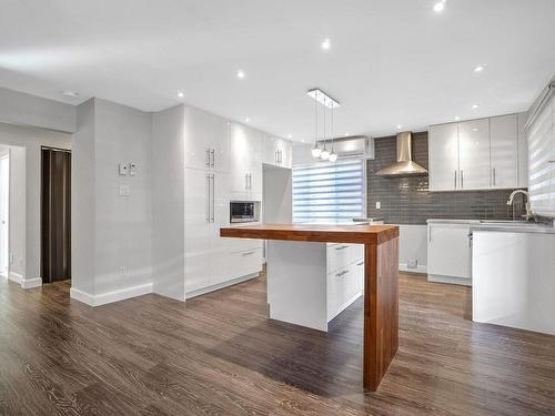 Kitchen - 10379 Place Prieur, Montréal (Ahuntsic-Cartierville), QC - Indoor Photo Showing Kitchen With Upgraded Kitchen