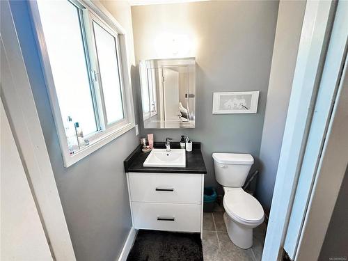 2326 Panorama View Dr, Nanaimo, BC - Indoor Photo Showing Bathroom