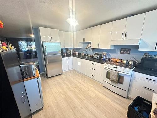 2326 Panorama View Dr, Nanaimo, BC - Indoor Photo Showing Kitchen