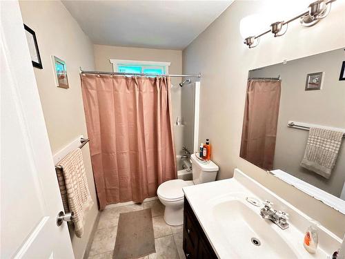 2326 Panorama View Dr, Nanaimo, BC - Indoor Photo Showing Bathroom