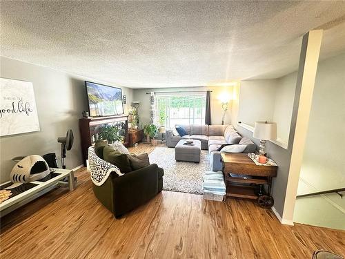 2326 Panorama View Dr, Nanaimo, BC - Indoor Photo Showing Living Room