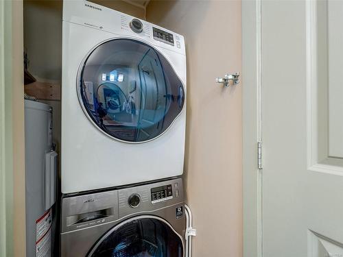 102-2844 Bryn Maur Rd, Langford, BC - Indoor Photo Showing Laundry Room