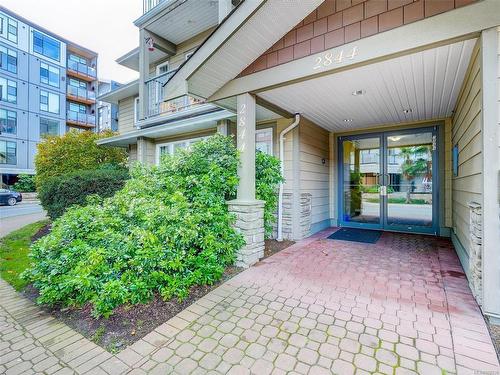 102-2844 Bryn Maur Rd, Langford, BC - Outdoor