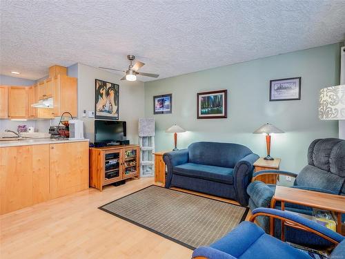 102-2844 Bryn Maur Rd, Langford, BC - Indoor Photo Showing Living Room