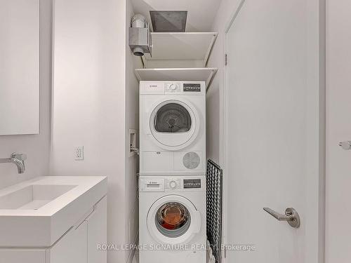 1305-25 Oxley St, Toronto, ON - Indoor Photo Showing Laundry Room