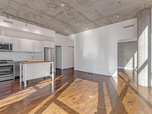 1305-25 Oxley St, Toronto, ON - Indoor Photo Showing Kitchen With Stainless Steel Kitchen