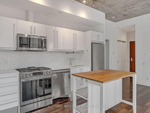 1305-25 Oxley St, Toronto, ON - Indoor Photo Showing Kitchen With Stainless Steel Kitchen With Upgraded Kitchen