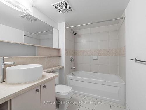 5005-11 Brunel Crt, Toronto, ON - Indoor Photo Showing Bathroom