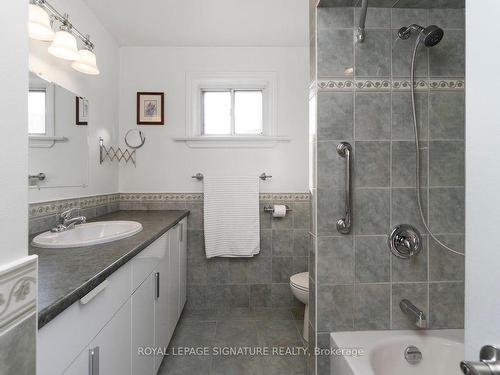 581 Stonebridge Lane N, Pickering, ON - Indoor Photo Showing Bathroom