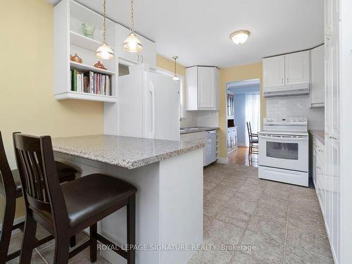 581 Stonebridge Lane N, Pickering, ON - Indoor Photo Showing Kitchen