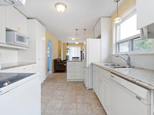 581 Stonebridge Lane N, Pickering, ON - Indoor Photo Showing Kitchen With Double Sink