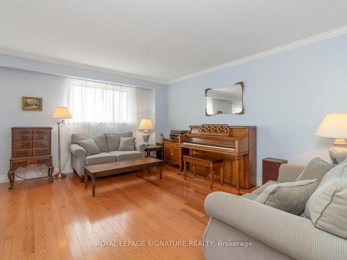 581 Stonebridge Lane N, Pickering, ON - Indoor Photo Showing Living Room