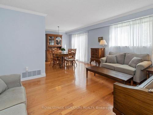 581 Stonebridge Lane N, Pickering, ON - Indoor Photo Showing Living Room